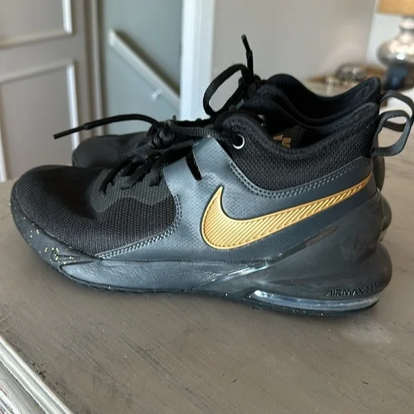 NIKE AIR MAX IMPACT BLACK/METALLIC GOLD NOIR/OR METALLIQUE​​